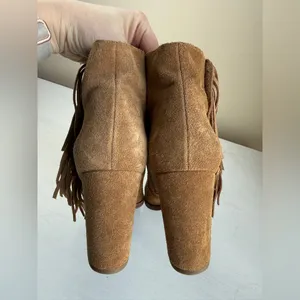 Via Spiga Niurka Dark Natural Suede Fringe Bock Heel Booties Size 9.5 M thumbnail 3