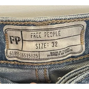 Free People Hi Rise Raw Hem Straight Leg Medium Wash Jeans Size 32‎ thumbnail 5