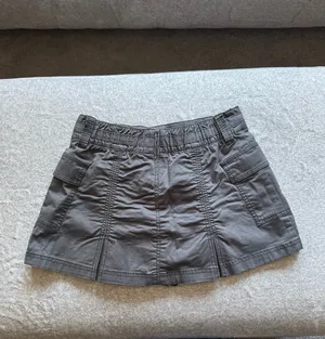 Hollister Cargo Mid-Rise Mini Skirt thumbnail 2