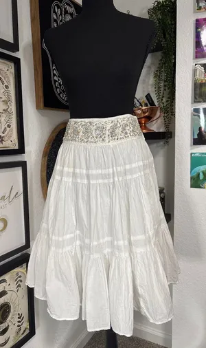 BCBGMaxAzria Vintage Y2K White Tiered Boho Midi Skirt Beaded Sequin Size Small thumbnail 1