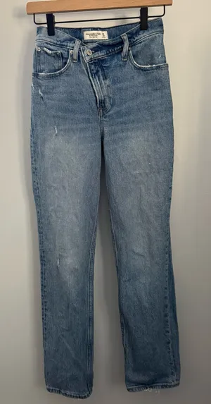 Abercrombie & Fitch 24/00 Short 90s Straight Ultra High Rise Jeans Criss Cross thumbnail 1