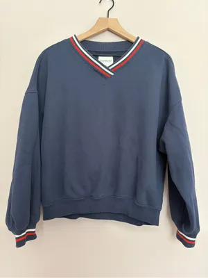 Abercrombie Soft AF Max Essentials Navy V-Neck Sweatshirt Medium thumbnail 1