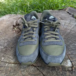 Nike Internationalist Olive Green & Grey mens Sneakers Size 8 thumbnail 2