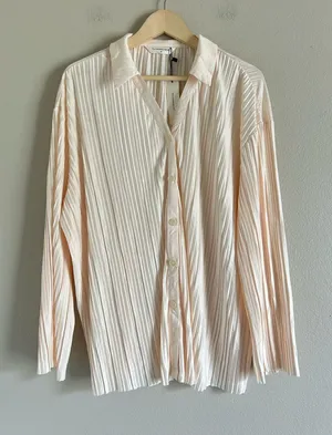 Commence Cream Pleated Plisse Button Down Shirt Long Sleeve Blouse Size M NEW thumbnail 1