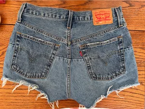 Two-Tone Levi’s Denim Shorts High-Rise thumbnail 3