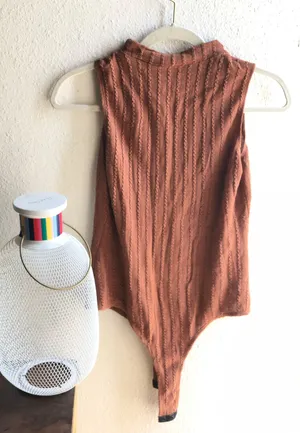 Brown textured mock neck sleeveless bodysuit (Size S) thumbnail 1