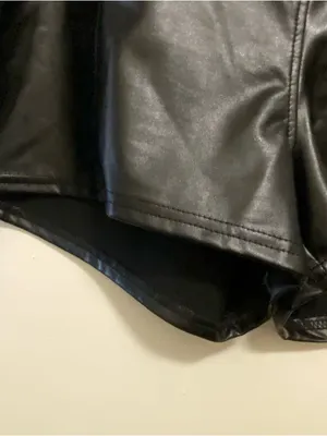 Womens Black Faux Leather Shorts L Large Waist 30 30” Goth Biker Punk Coquette thumbnail 4