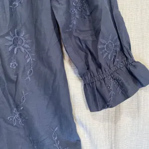 Abercrombie &‎ Fitch Off the Shoulder Blue Embroidered Loose Fit Dress Small thumbnail 6