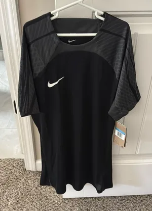 Nike Dri-Fit Women’s shirt thumbnail 1
