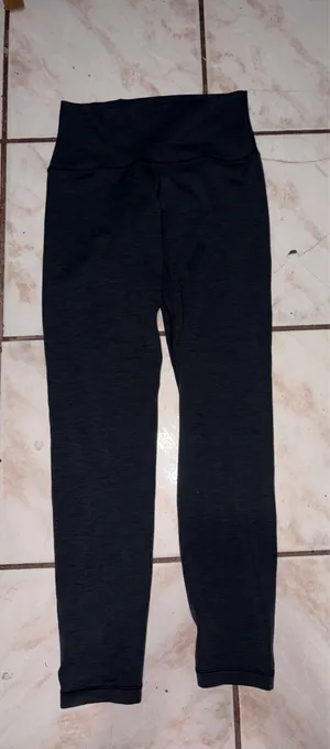 Golden by Aritzia leggings Heathered Black / Dark Grey). Length: Short / Crop 7/8 (with a 24-inch internal seam thumbnail 2