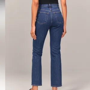 Abercrombie & Fitch Ultra High Rise Ankle Straight Jean thumbnail 4