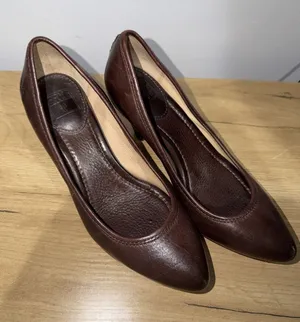 Frye Regina‎ Leather Stacked Heel Pump in Brown Size 6.5 Whipstitch P thumbnail 1