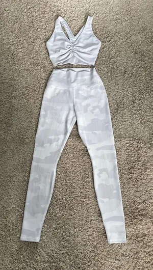 Alo Yoga Set thumbnail 1