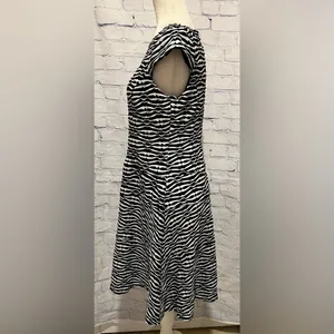 Anne Klein Textured Sleeveless midi Dress Black & White Size 10 thumbnail 3