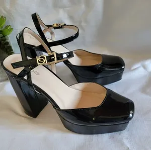 Bebe Women’s Chunky High Heel Shiney Black Ankle Strap Sz 8 Gold Buckle thumbnail 1