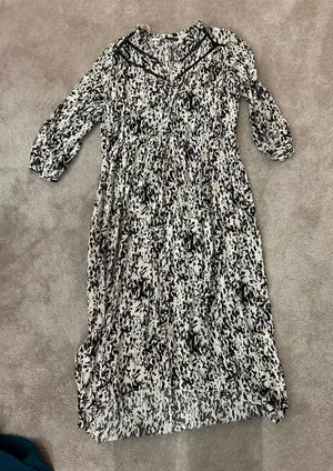 Zara Black and White Printed Maxi Dress thumbnail 1