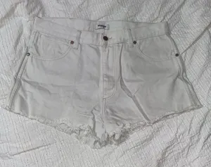 Wrangler shorts size 28 thumbnail 1