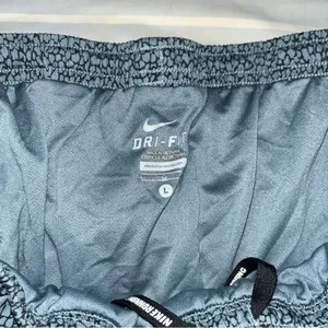 NIKE gray speckled shorts, size Large, elastic waist with drawstring, lined thumbnail 4