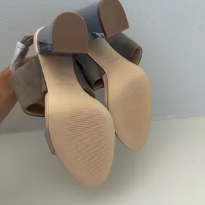 NEW Nine West Moshpit Comfort Block Heel Gray Suede Patent Leather Size 6 thumbnail 7