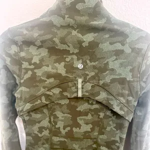 Lululemon Define Jacket Heritage Camo Dark Olive Green Twill Size 6 RARE thumbnail 10