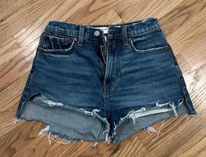 Abercrombie The Mom Short High Rise thumbnail 1