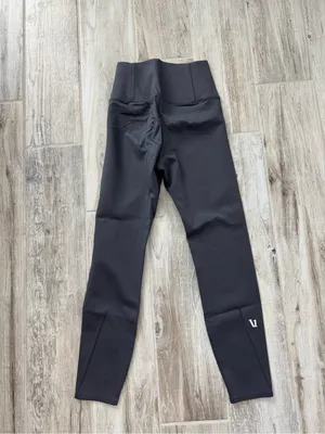 Vuori Evolve Legging Charcoal Grey Small Like New thumbnail 4