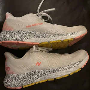 Women's Running Shoes - White and Pink thumbnail 2
