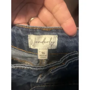 Wonderly Mid Rise Slim Flare Distressed Jeans Dark Blue Denim Size 16 Curvy Plus thumbnail 3