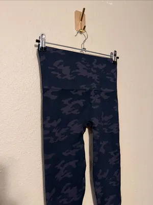 Spanx Look‎ At Me Know Seamless Camo Leggings Size Medium thumbnail 4