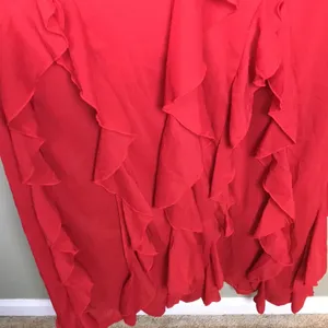 PrettyLittleThing Women’s Red Ruffle Off the Shoulder Leg Slits Maxi Dress thumbnail 4