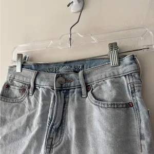American Eagle Strigid Relaxed Short‎ Light Wash Super High Rise thumbnail 2