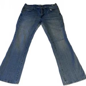 Levi's Bootcut 515 Jeans Classic Blue Denim Light Wash Woman’s Size 12 S/C thumbnail 1