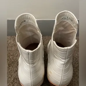 Chinese Laundry White Snakeskin Ankle boots thumbnail 4