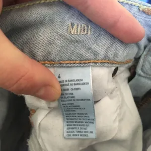 American Eagle midi 4 distressed light wash cutoff shorts thumbnail 2
