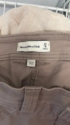 Abercrombie Relaxed Cargo Curve Love Pants thumbnail 3