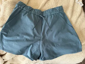 Lululemon Shorts thumbnail 1
