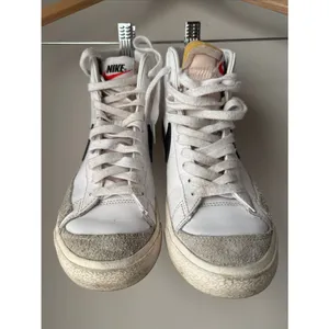 Nike Blazer Mid ‘77 Vintage White Black Leather Sneakers Women’s 7 thumbnail 3