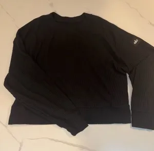 ALO Yoga Black Cropped Crew Sweatshirt M thumbnail 1