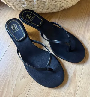 Chinese Laundry Black Slim-Strap Thong Sandals thumbnail 1