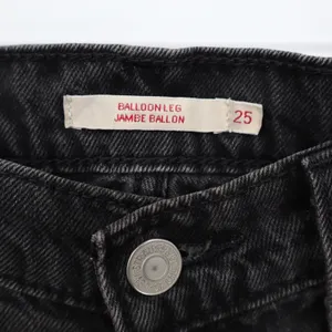 Levi's Balloon Leg Jeans Womens 25 Black Dark Wash Denim Relaxed Fit Tapered Leg thumbnail 3