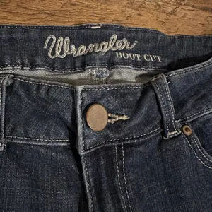 WRANGLER Boot Cut Jeans Womens 7x32* Med Dark Wash Denim #1009MWZDO thumbnail 2