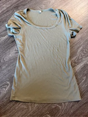 Ribbed Scoop Neck Short Sleeve Top - Olive Green thumbnail 4