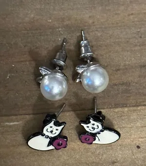 2 pairs of cat stud earrings thumbnail 2