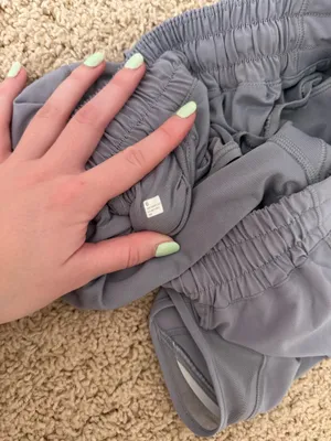 Lululemon Hot Shorts 4" thumbnail 4