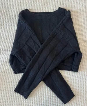 H&M cropped Black Sweater  thumbnail 1