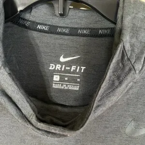 Nike medium black hoodie‎ thumbnail 3