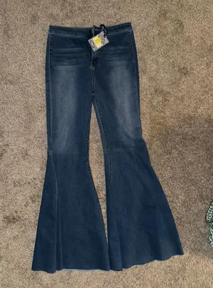BellBottomJeans Size 29 thumbnail 1