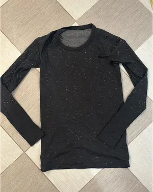 Lululemon Long Sleeve Swiftly Tech thumbnail 1
