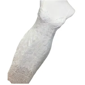 Bardot white lace midi dress Scalloped Vneckline with afitted sheath silhouette. thumbnail 4