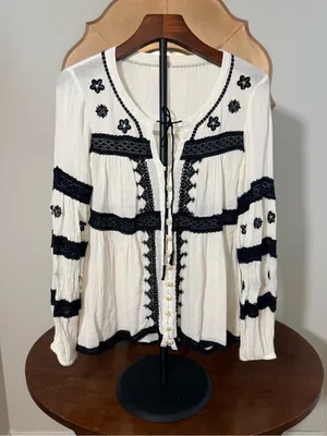 Free People White Button Down Top Black Embroidery & Lace Detail Boho Festival thumbnail 3